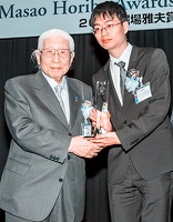 Dr. Cai accepts the award from Dr. Masao Horiba, founder of Horiba Ltd. 